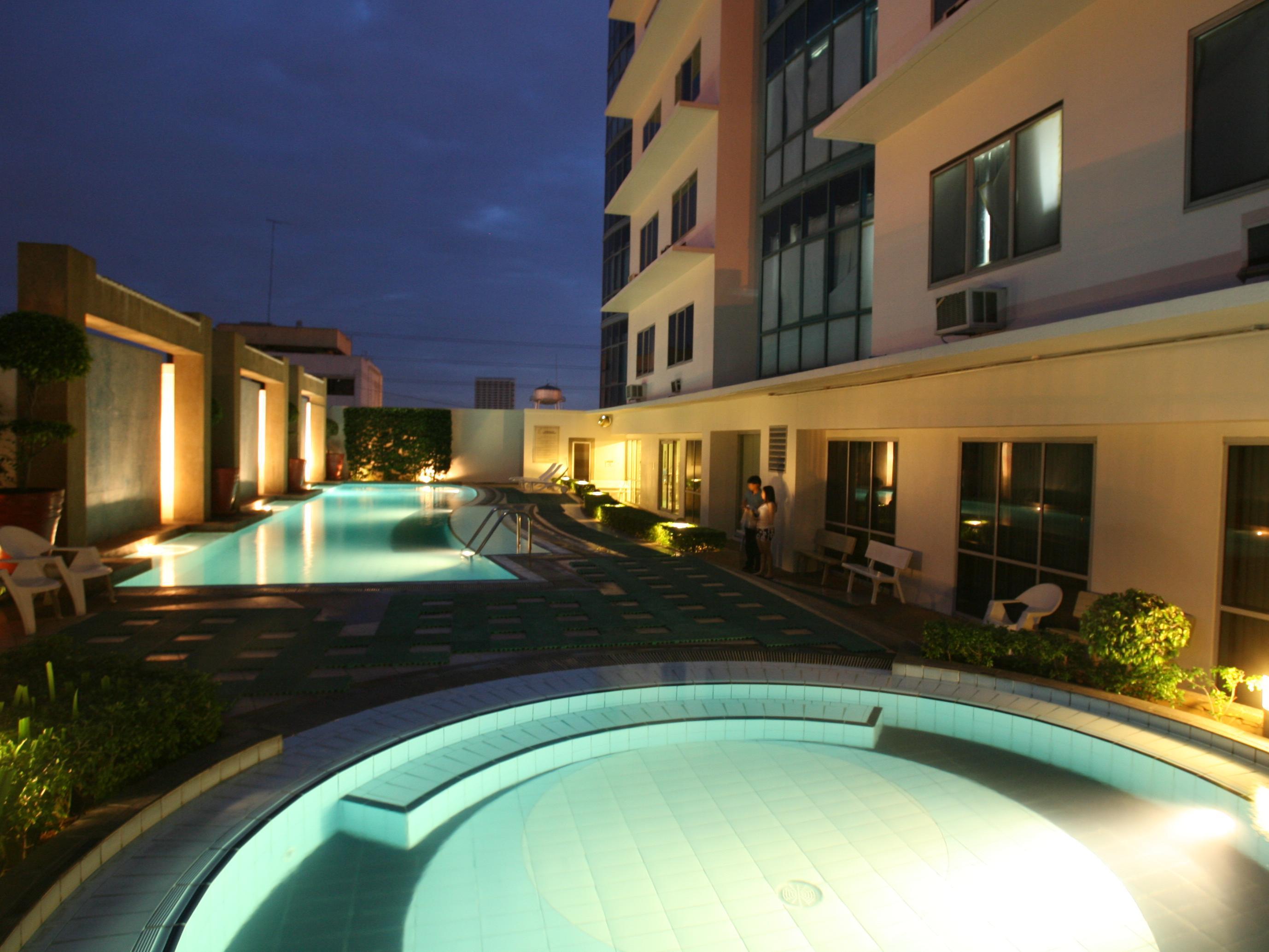 Готель Astoria Plaza Pasig City Екстер'єр фото