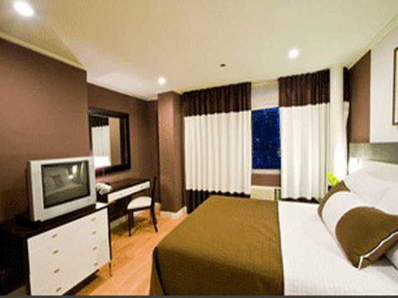 Готель Astoria Plaza Pasig City Екстер'єр фото