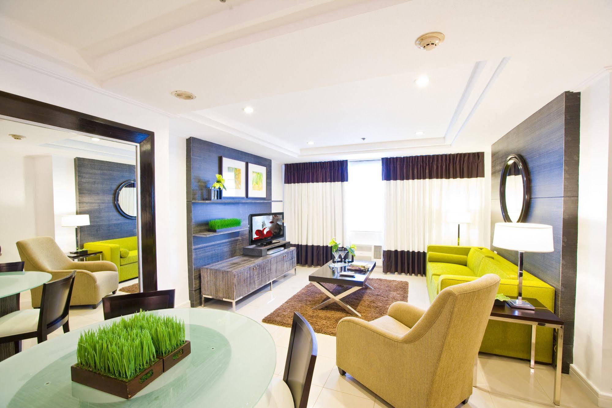 Готель Astoria Plaza Pasig City Екстер'єр фото